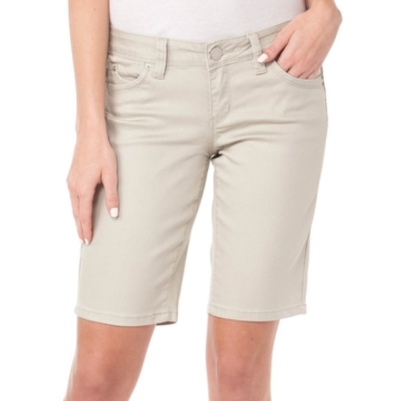 🆕 YMI Women’s Wannabettabut Twill Bermuda Jean Shorts - Picture 1 of 8